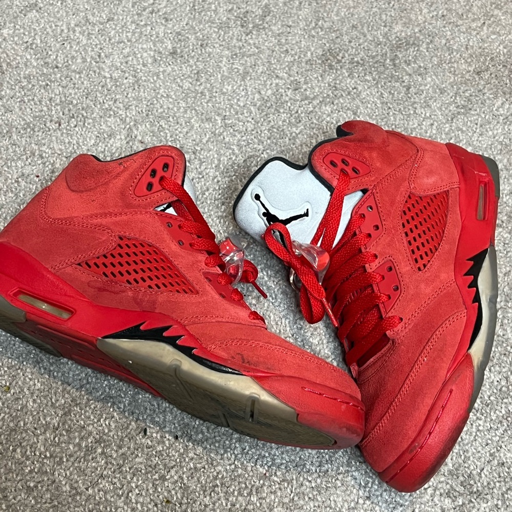 Retro Jordan 5 440888-602 
UNIVERSITY RED/BLACK size 6Y